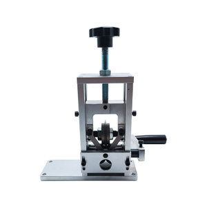 \u003Ci>Scarp Wire Stripping Mahine |\u003C/i>\u003Cb>废丝剥线机 |\u003C/b> \u003Ci>Hand Crank |\u003C/i>\u003Cb>手摇曲柄 |\u003C/b> \u003Ci>Copper Wire\u003C/i>\u003Cb>铜线\u003C/b>